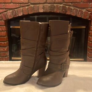 Women’s calf Boots.